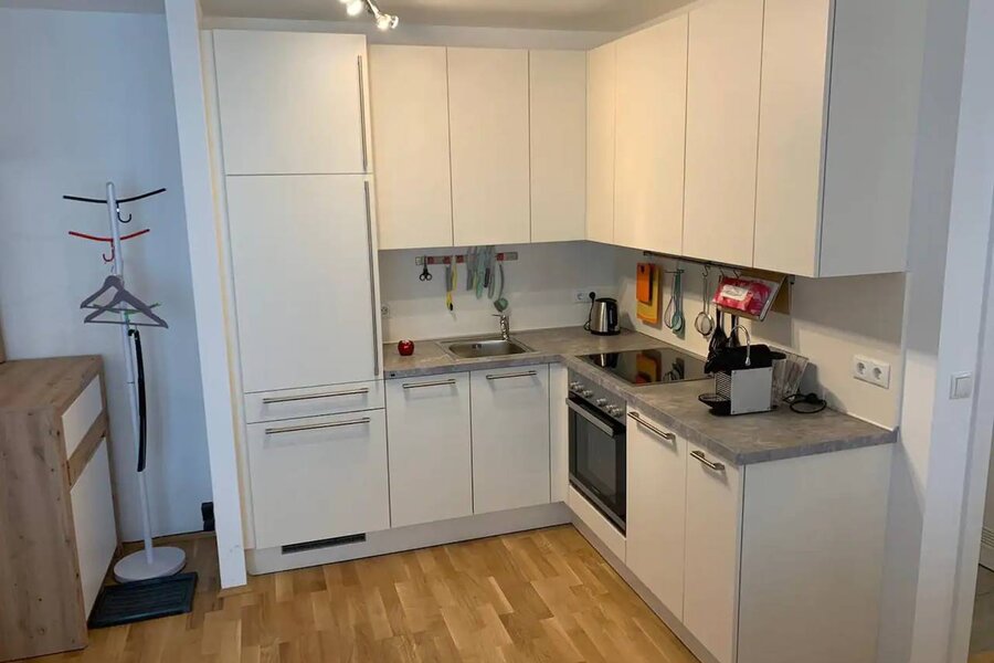 Gefrierschrank, Nespressomaschine,, Wasserkocher, Toaster, Geschirr und Gläser, Kochgeschirr, Besteck