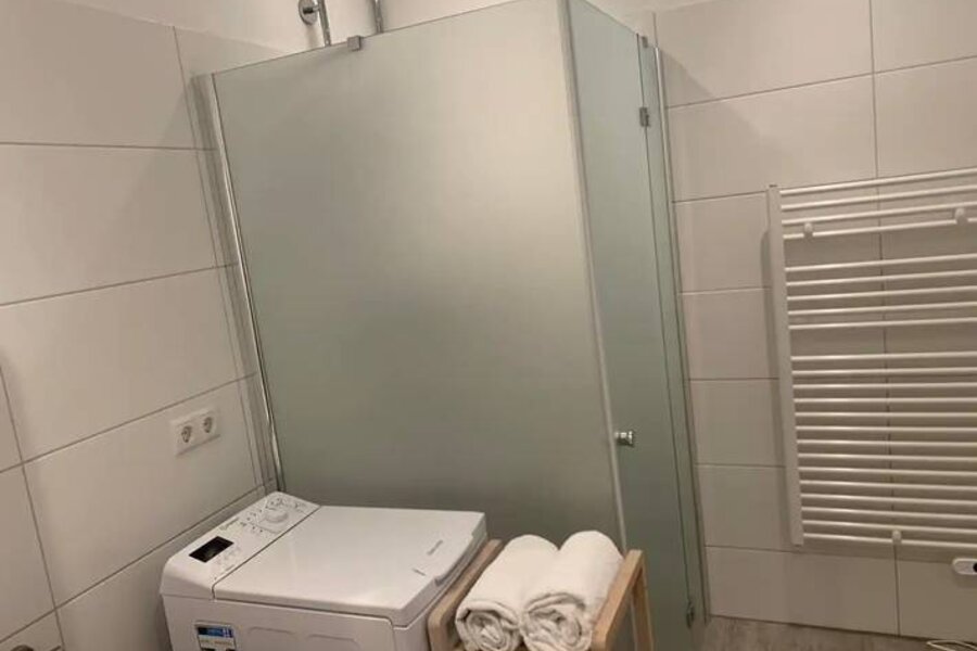 Vom Schlafzimmer aus zu betreten, Heizung, Conditioner, Reinigungsprodukte, Handtücher