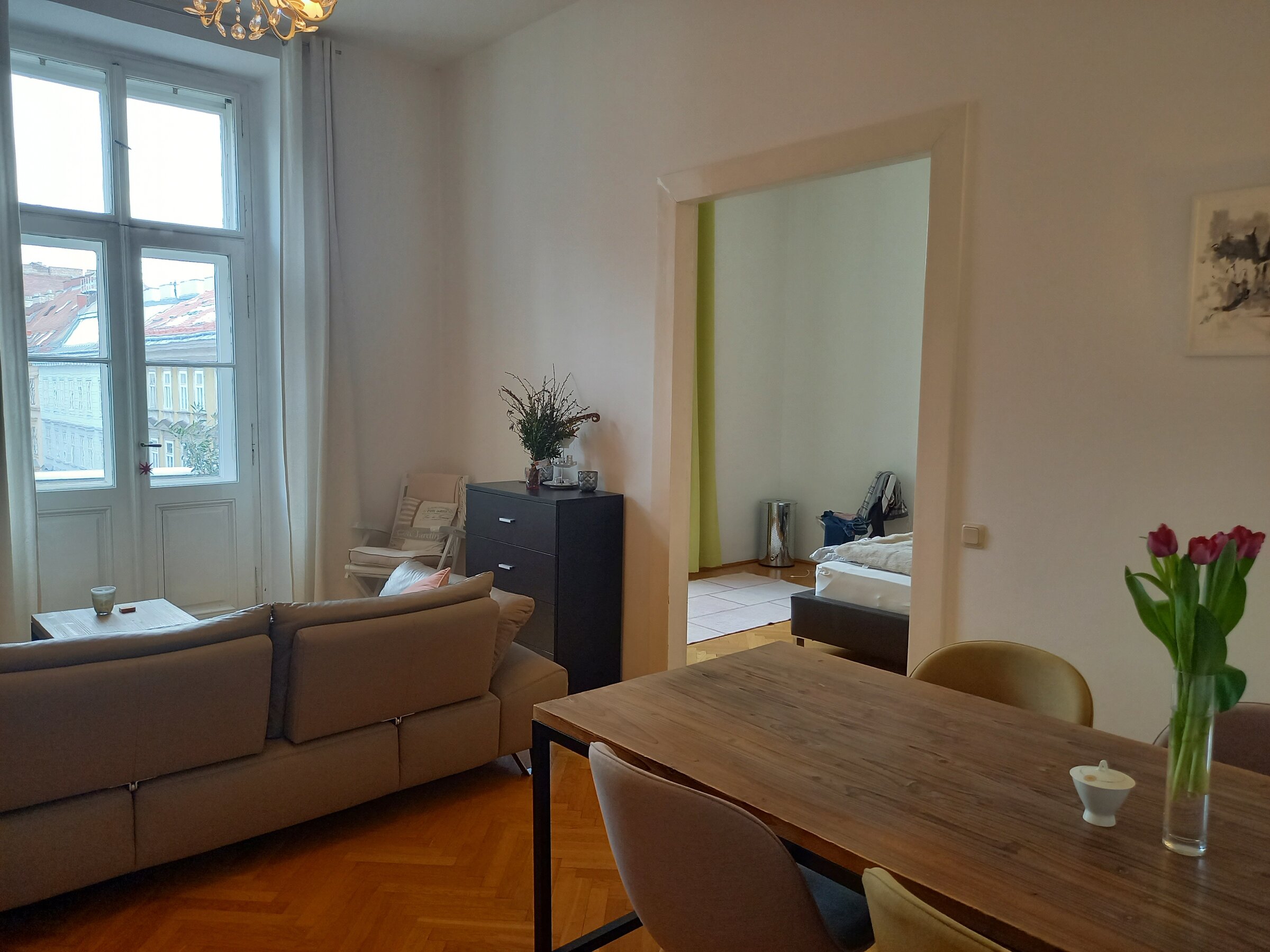 Helle 2-Zimmer-Altbauwohnung mit Balkon