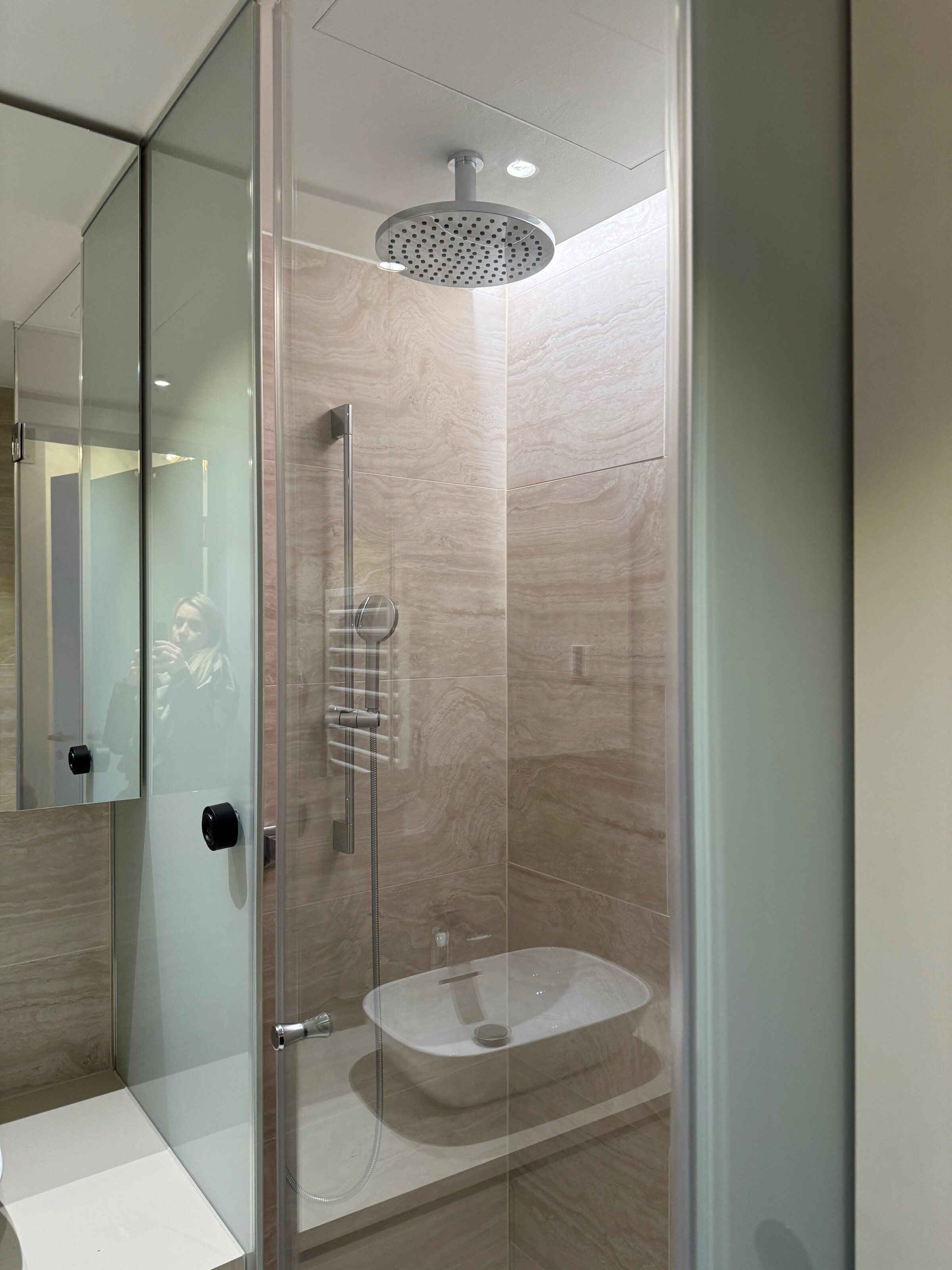 Dusche | © www.apartments-royal.com