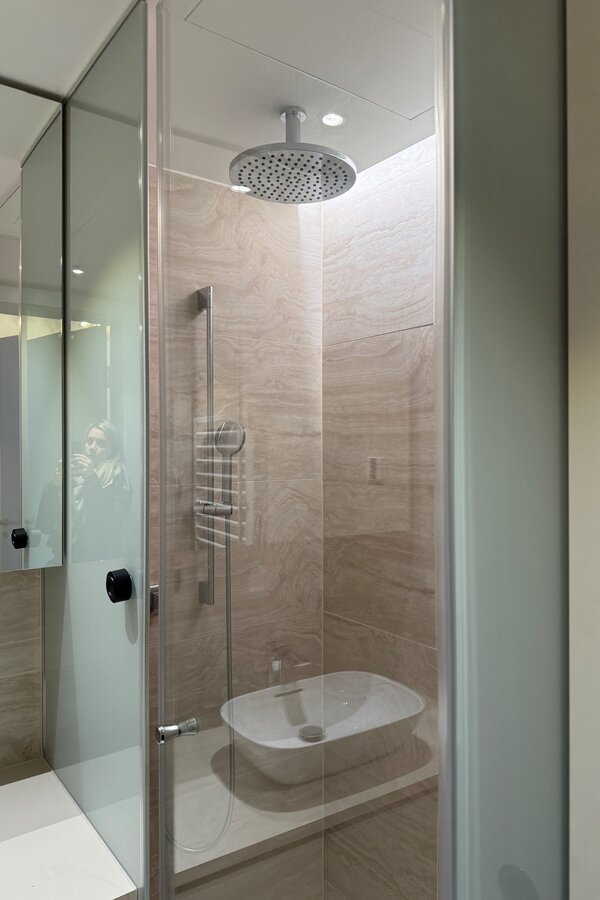 Dusche | © www.apartments-royal.com