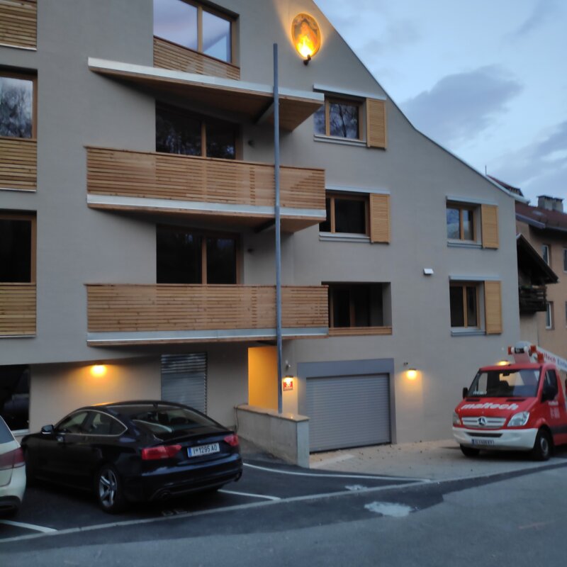 Mehrparteienhaus 