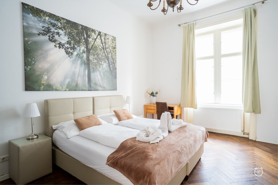 Bright bedroom with parquet floor – 2-room apartment for short-term rental & temporary housing for 1 to 6 months in Vienna