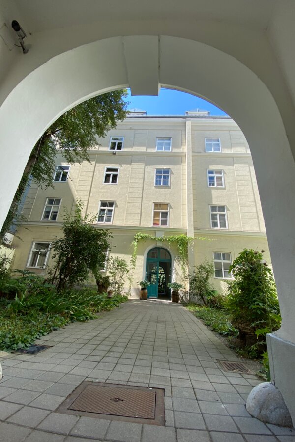 3rd floor - 2nd window from the left side: views from the living/bedroom | © Franz Krammer