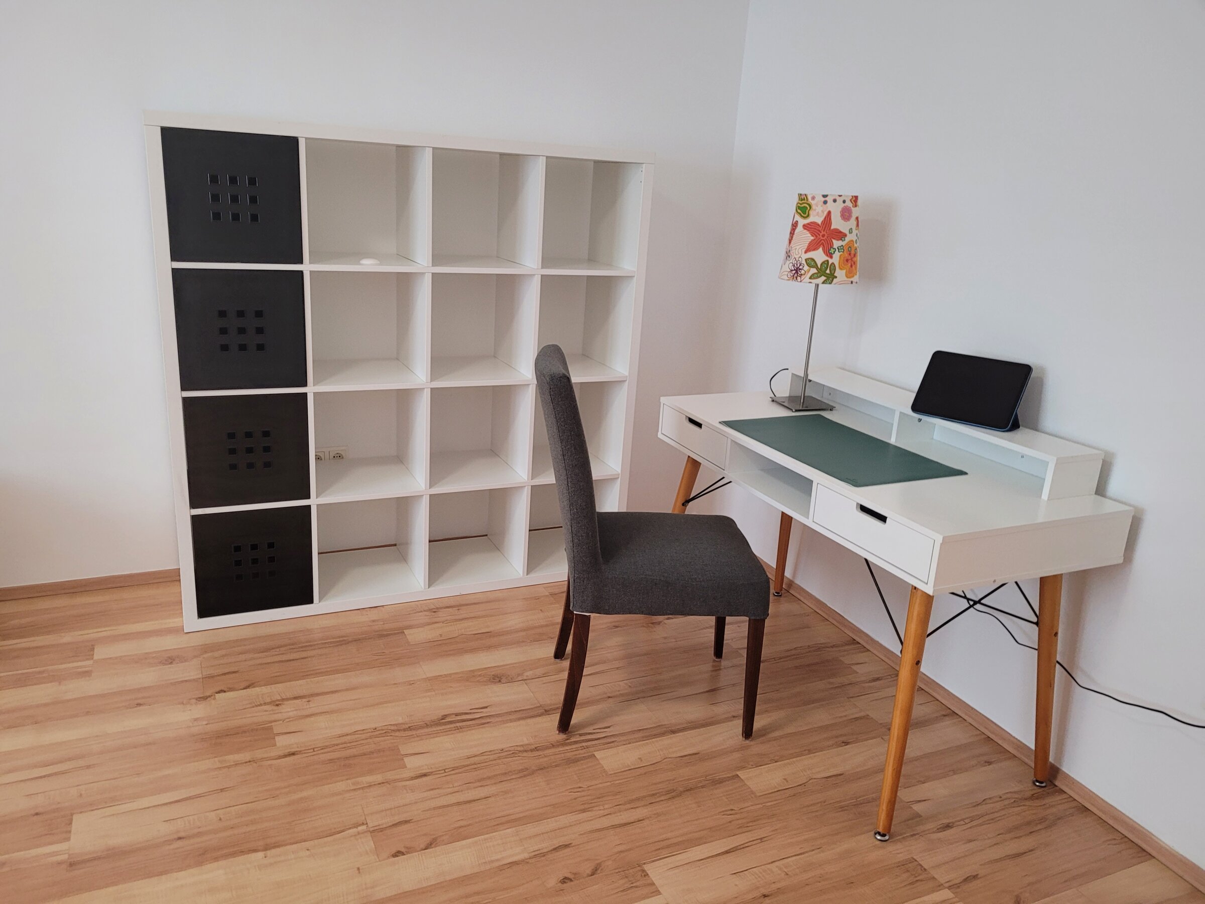 Arbeitsplatz im Wohn/Arbeitszimmer