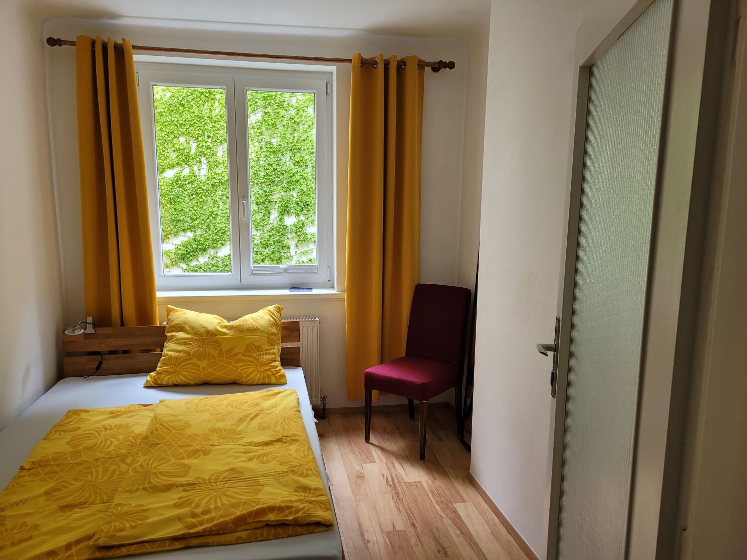 Fenster in den ruhigen Innenhof