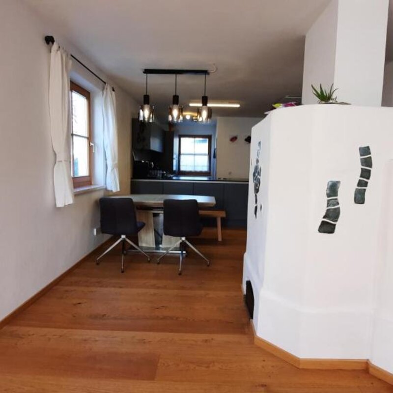 Diningarea and tiled stove