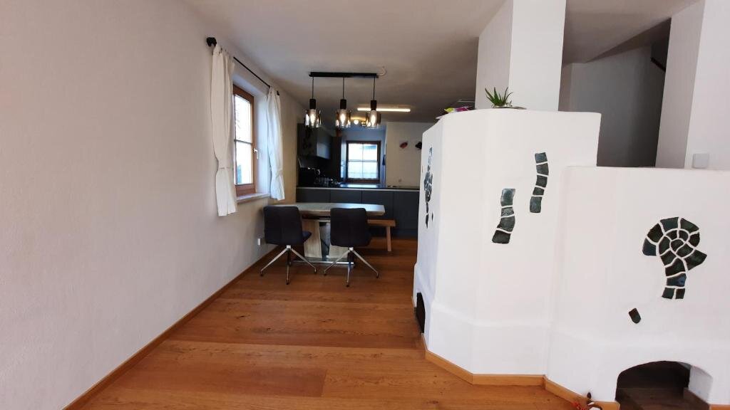 Diningarea and tiled stove