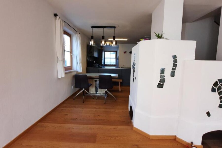 Diningarea and tiled stove