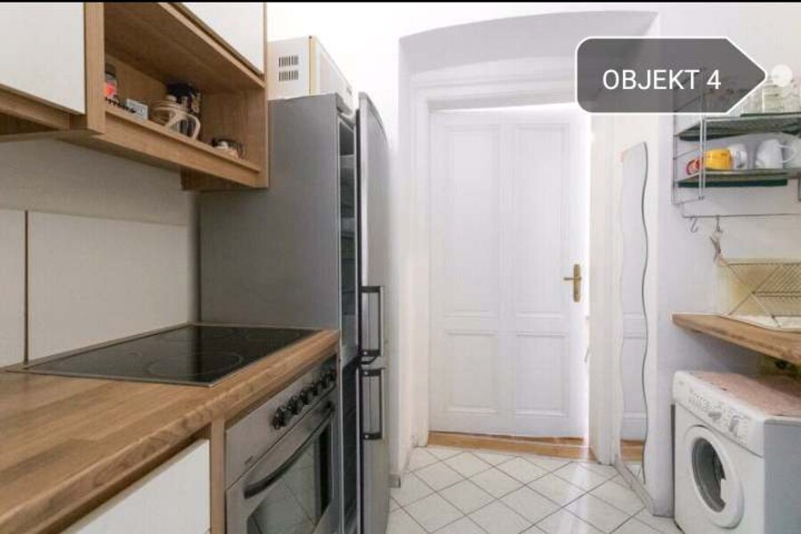 Complete kitchen, equipped with oven, large refrigerator, pots, glasses, etc. Washing machine.