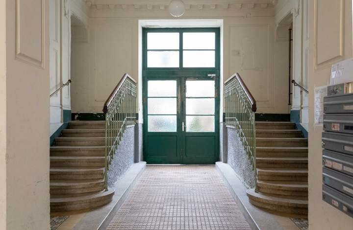 Way to 2th staircase and pre-Garden.