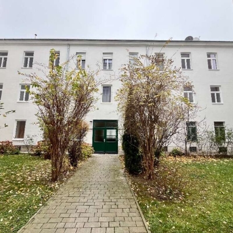  way to 2th building and to the apartments