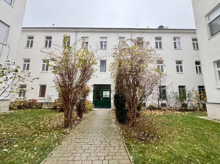  way to 2th building and to the apartments
