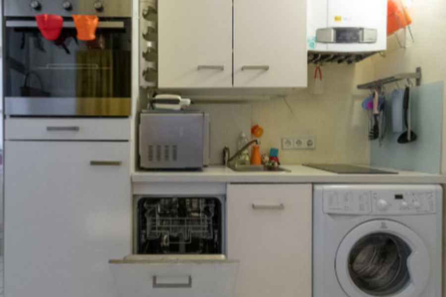 Compact kitchen with all necessary facilities