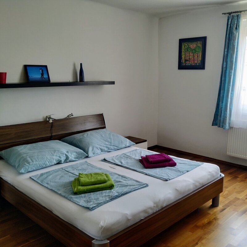Schlafzimmer 1