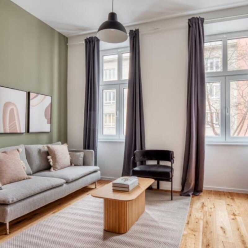 Bright living room with sofa & hardwood floor – 3-room apartment for short-term rental & temporary housing for 1 to 6 months in Vienna