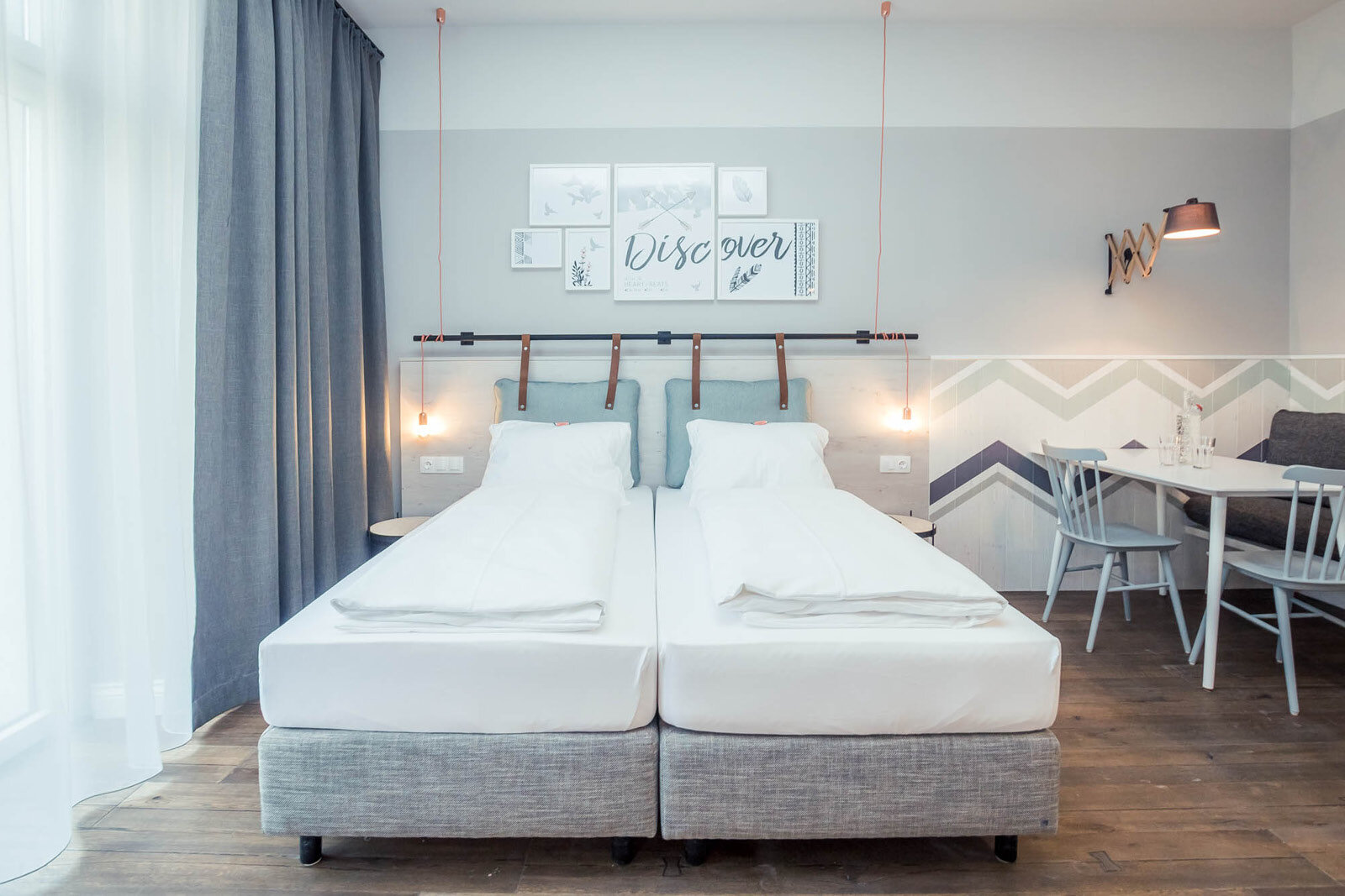 Living/sleeping area