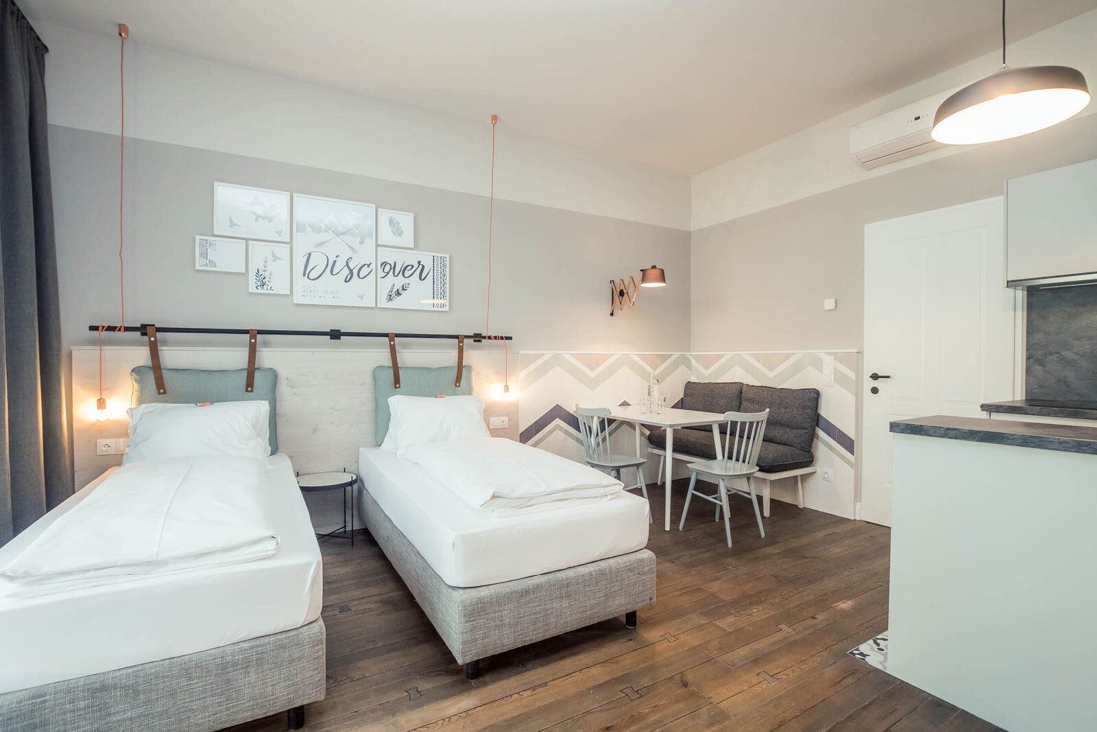 Living/sleeping area