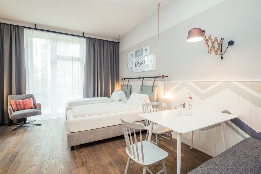 Living/sleeping area