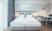 Living/sleeping area
