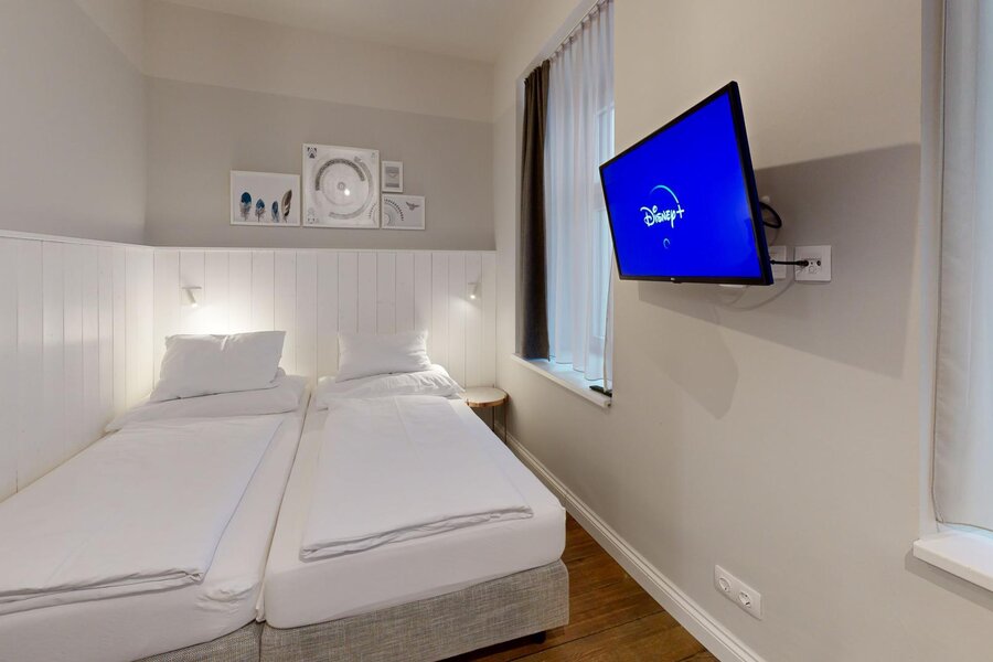 Schlafzimmer 1
