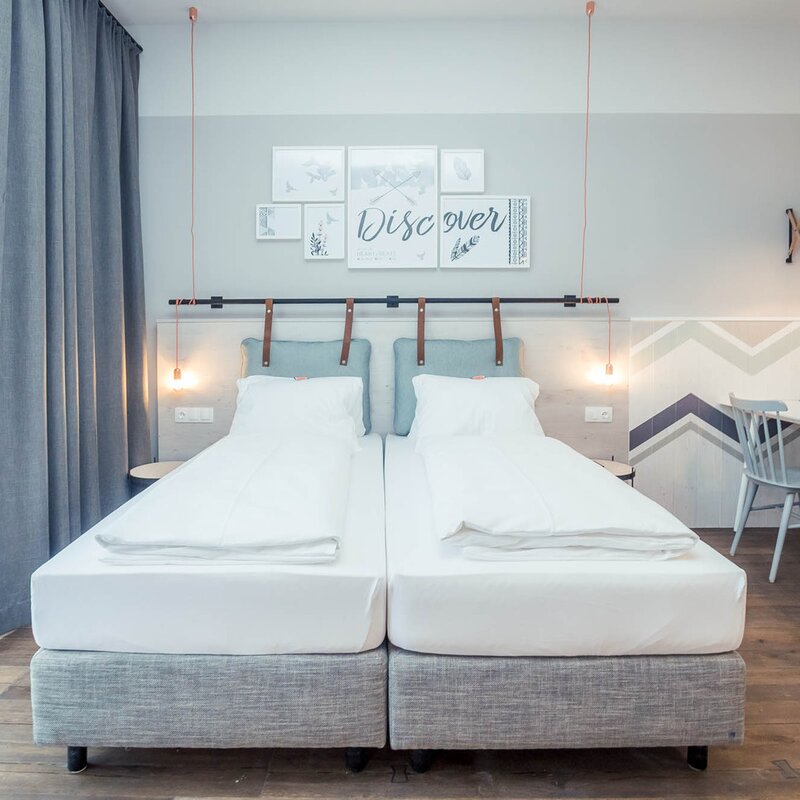 Living/sleeping area