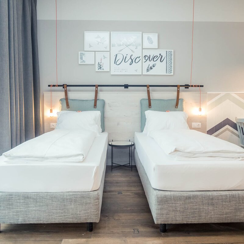 Living/sleeping area