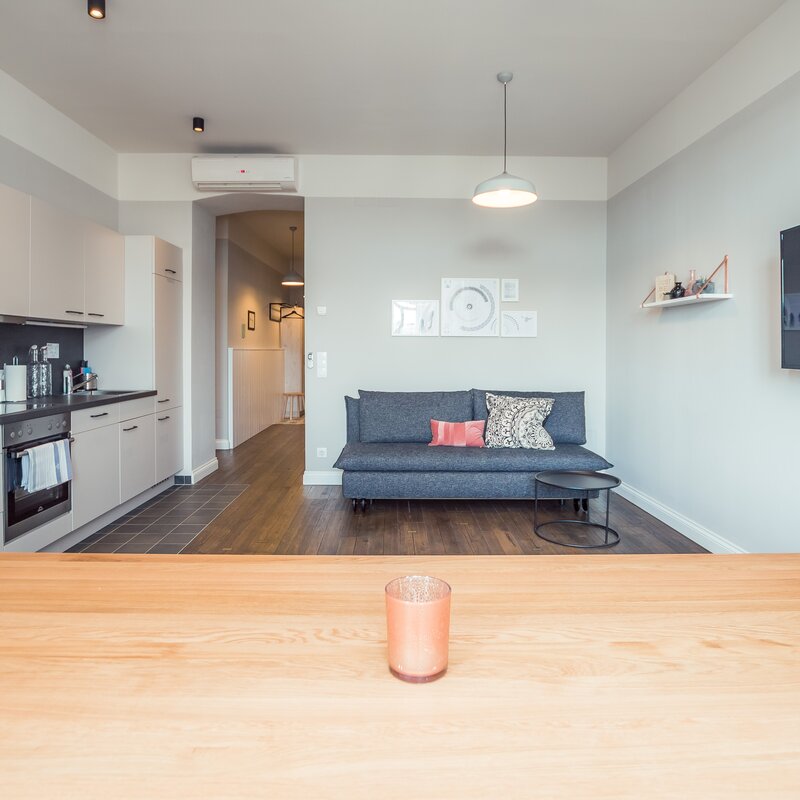 Wohnbereich mit Essplatz und Küche