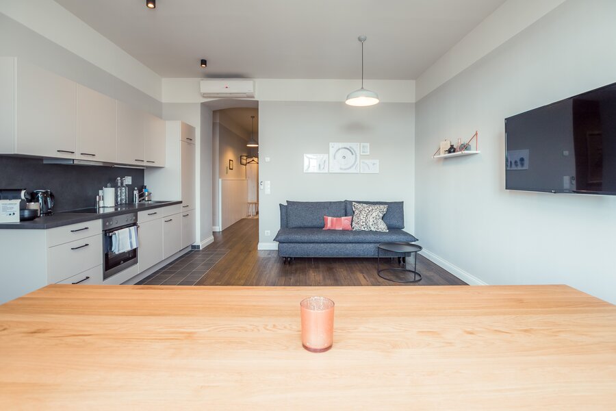 Wohnbereich mit Essplatz und Küche