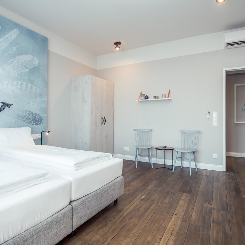 Schlafzimmer 1