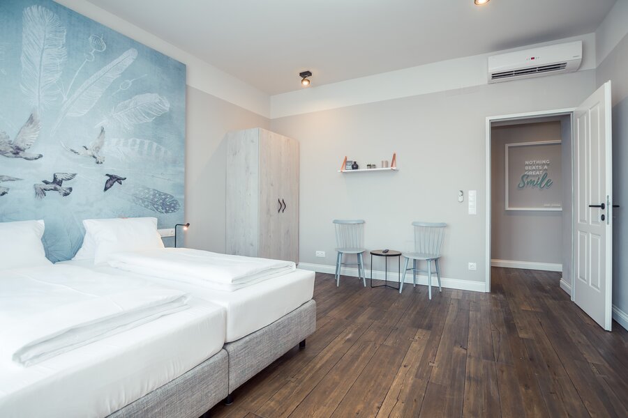 Schlafzimmer 1