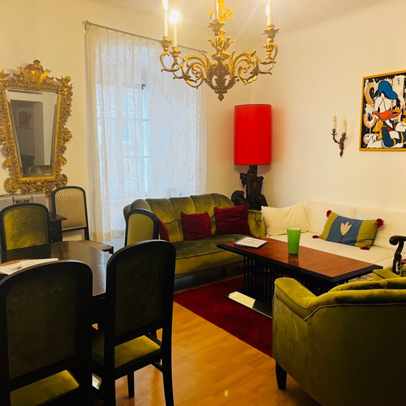 Stilvoller Wohnbereich mit Antiquitäten – 4-Zimmer Wohnung, Kurzzeitmiete & Wohnen auf Zeit für 1 bis 6 Monate in Wien