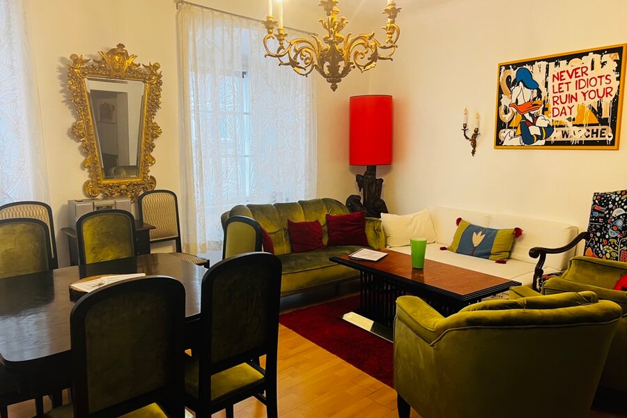 Stilvoller Wohnbereich mit Antiquitäten – 4-Zimmer Wohnung, Kurzzeitmiete & Wohnen auf Zeit für 1 bis 6 Monate in Wien