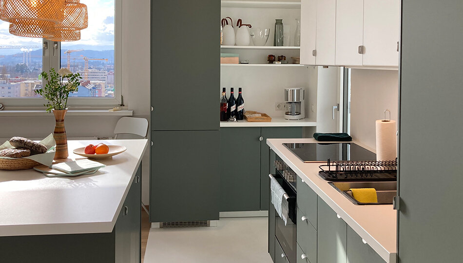 Kühl- und Gefrierkombination, eingebaute Waschmaschine