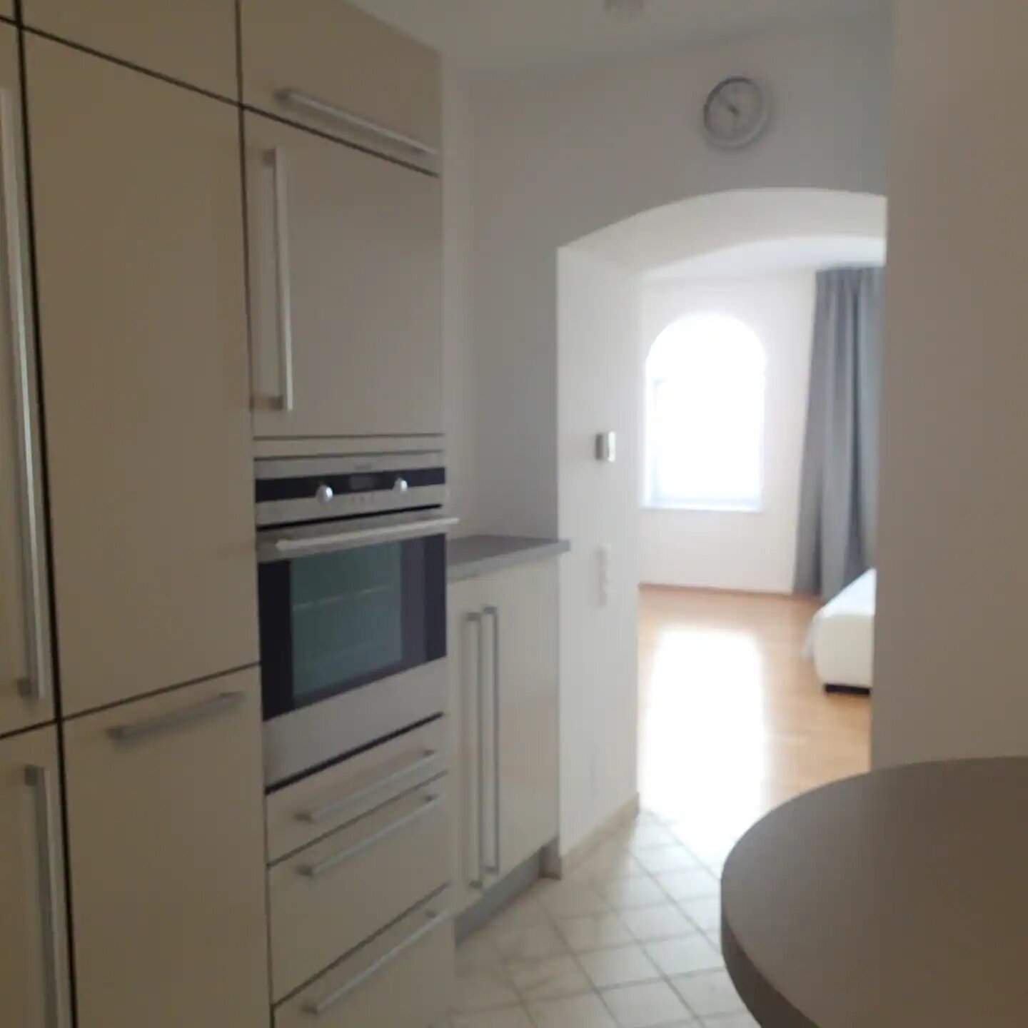 Küche und eingebaute Schränke