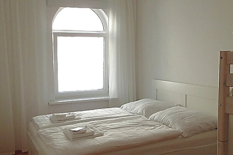 Schlafzimmer mit Verdunklerungsrollo