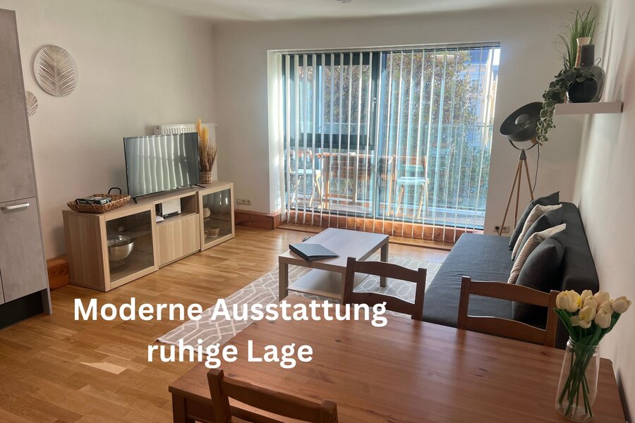 Helles Wohnzimmer mit Balkon: 2-Zimmer-Wohnung, moderne Ausstattung, Kurzzeitmiete Graz, Wohnen auf Zeit für 1 bis 6 Monate
