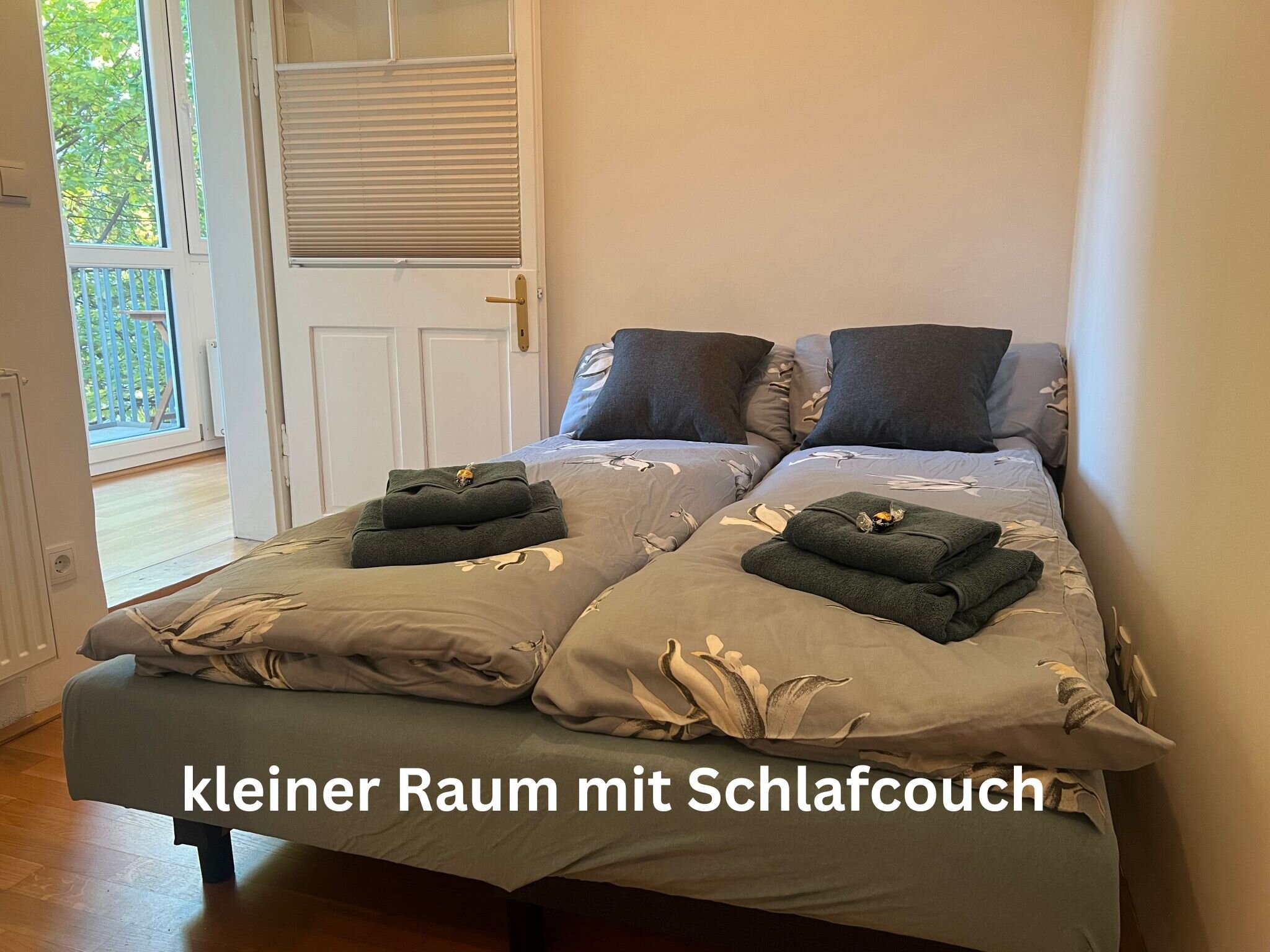 mit Schlafcouch