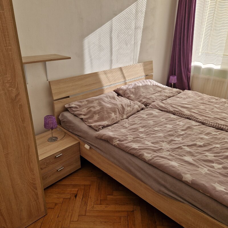 Schlafzimmer mit Doppelbett