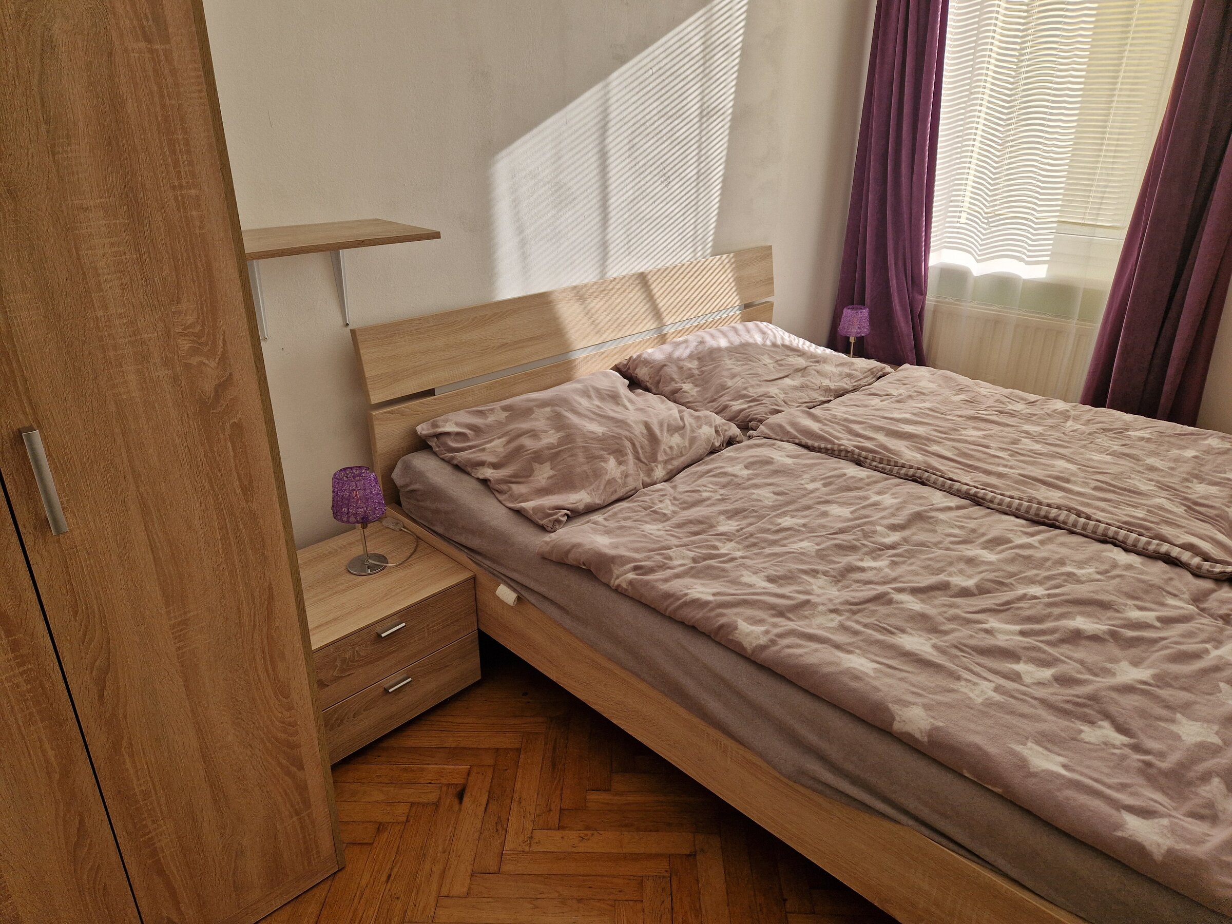 Schlafzimmer mit Doppelbett