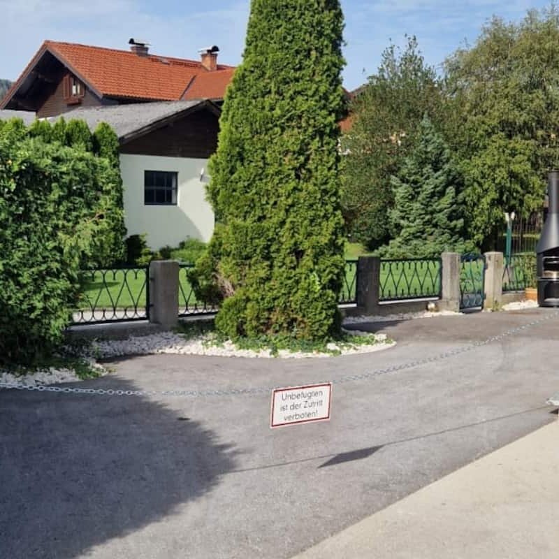 Privater Parkplatz, Außenbereich