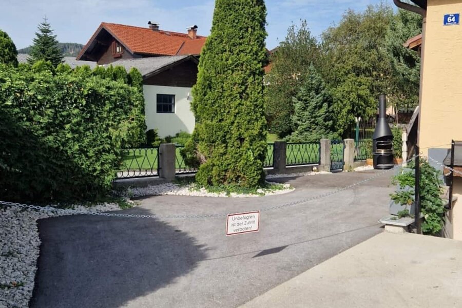 Privater Parkplatz, Außenbereich