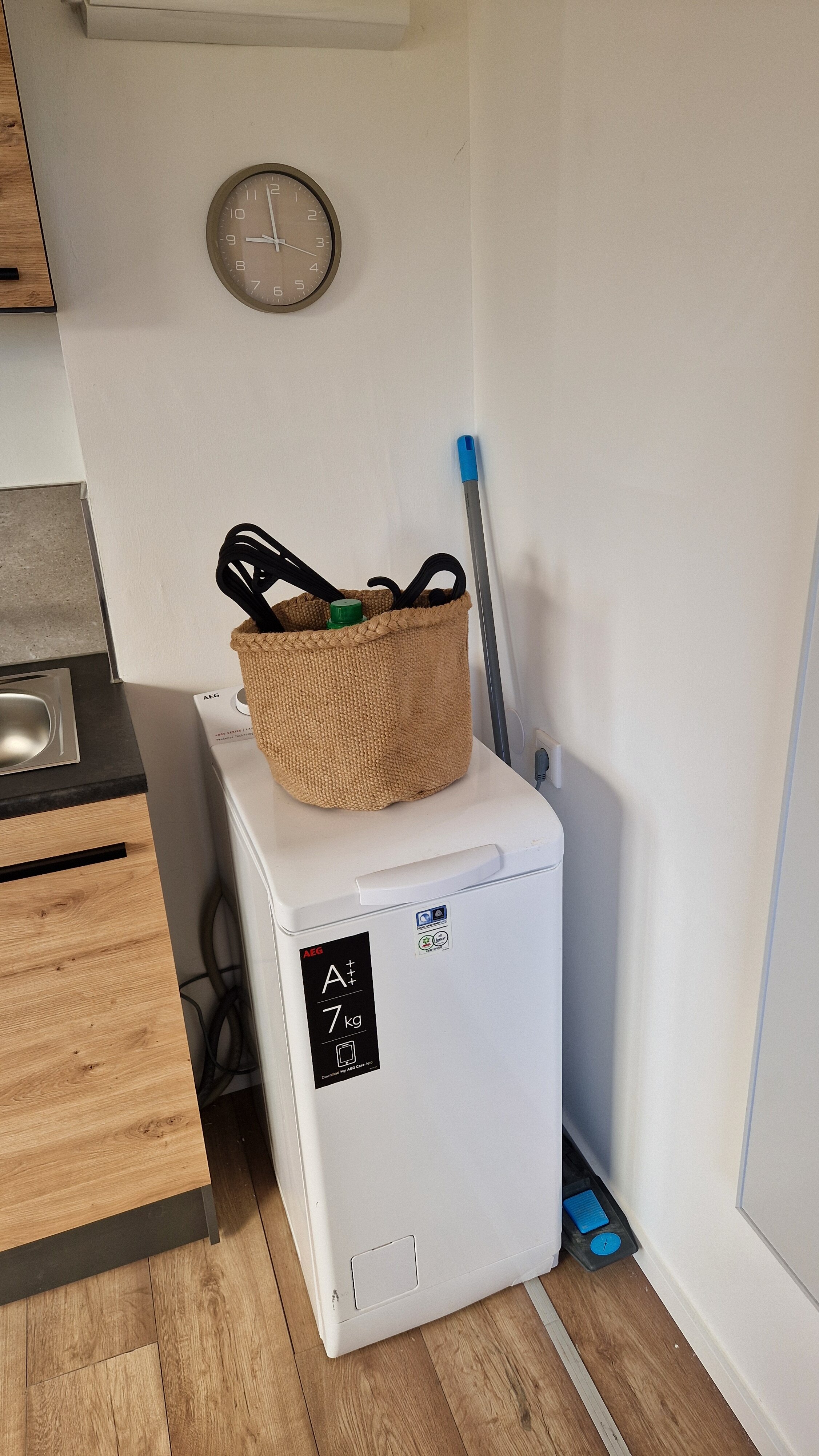 Bügel, Wascheklammern und Ausziehstricke