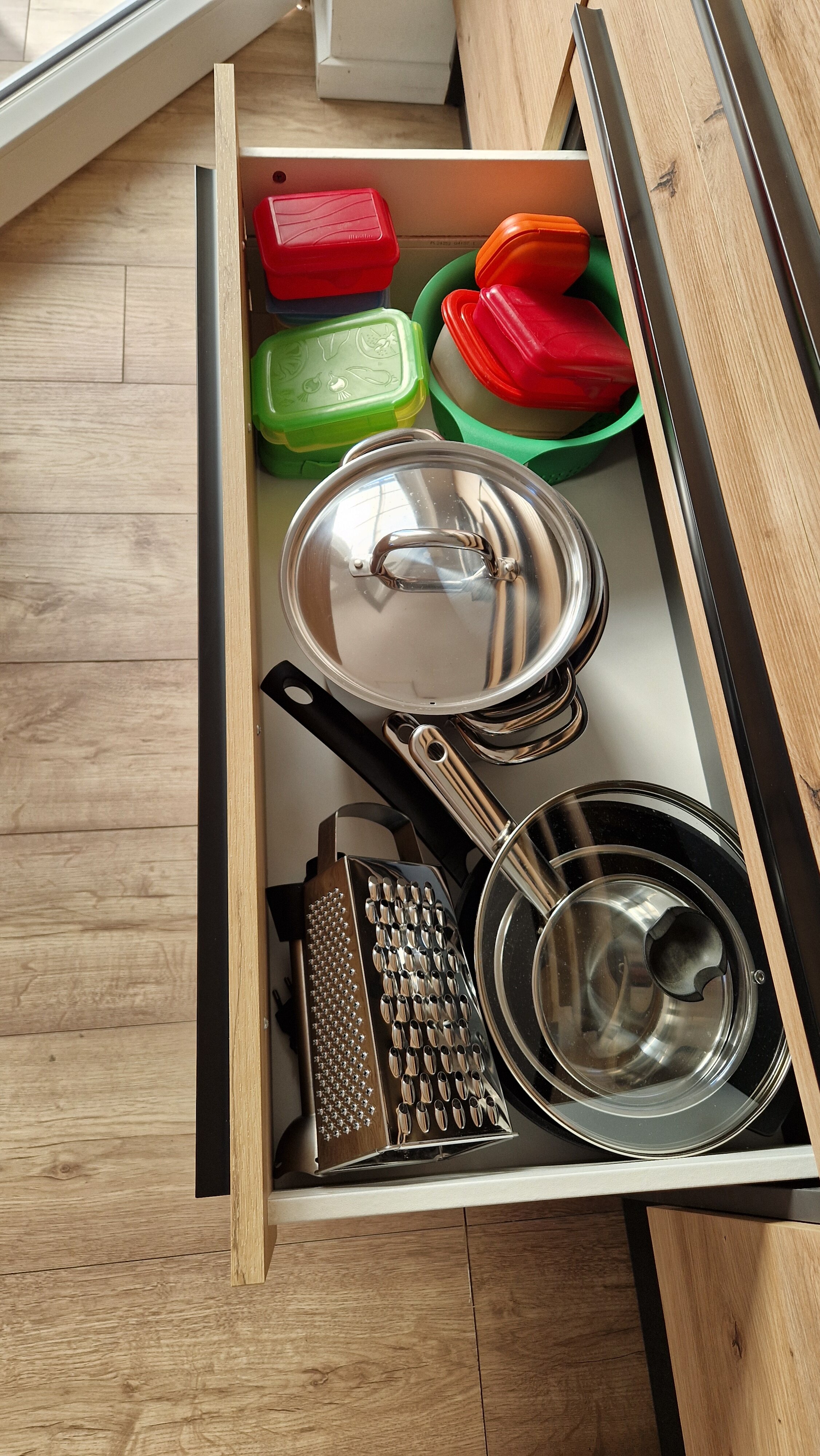 Voll ausgestattete Küche