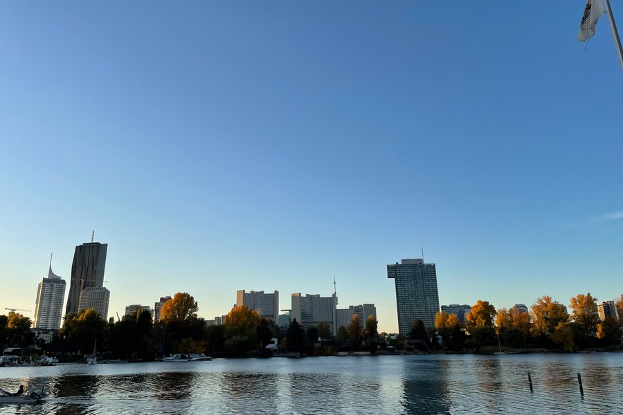 Skyline & waterfront: 2-room apartment for short-term rental in Vienna – temporary housing for 1 to 6 months.