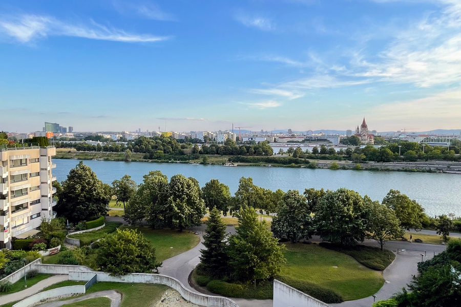 Blick auf Donau & Grünanlage – 2-Zimmer Wohnung zur Kurzzeitmiete, Wohnen auf Zeit für 1 bis 6 Monate in Wien