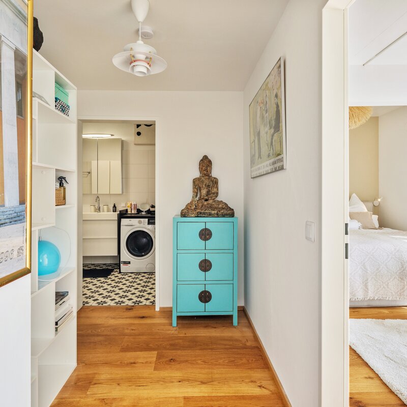 Entrance area to the bathroom and toilet