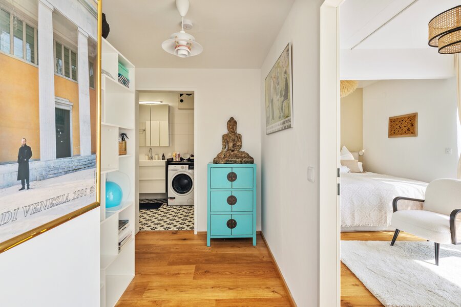 Entrance area to the bathroom and toilet