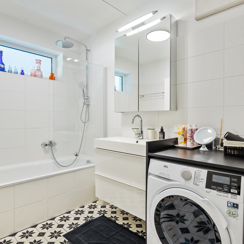 Bathroom with washer/dryer and bathtub