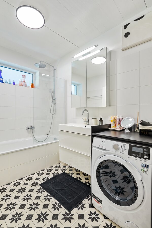 Bathroom with washer/dryer and bathtub